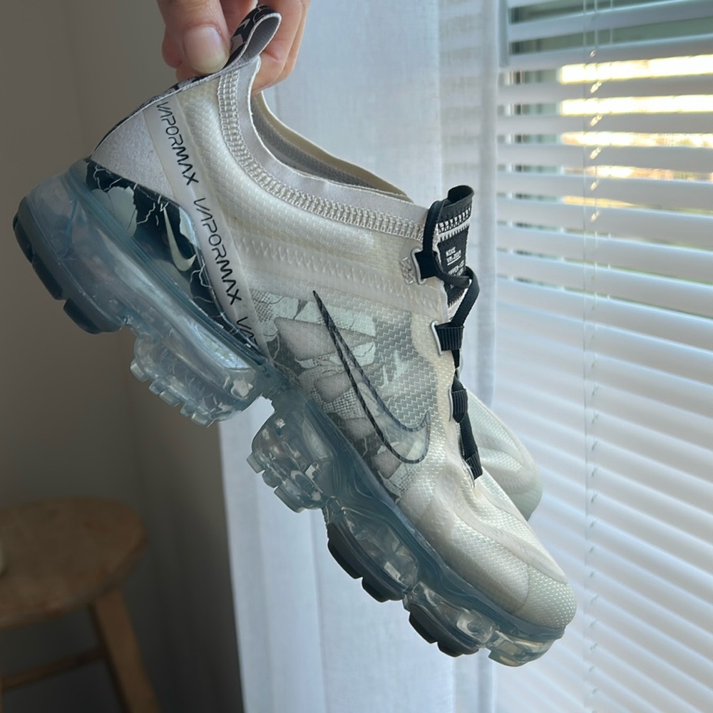 Nike Air VaporMax Running Shoes - Picture 6 of 17